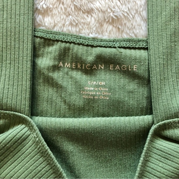 AE sage green cropped top. - Picture 4 of 4